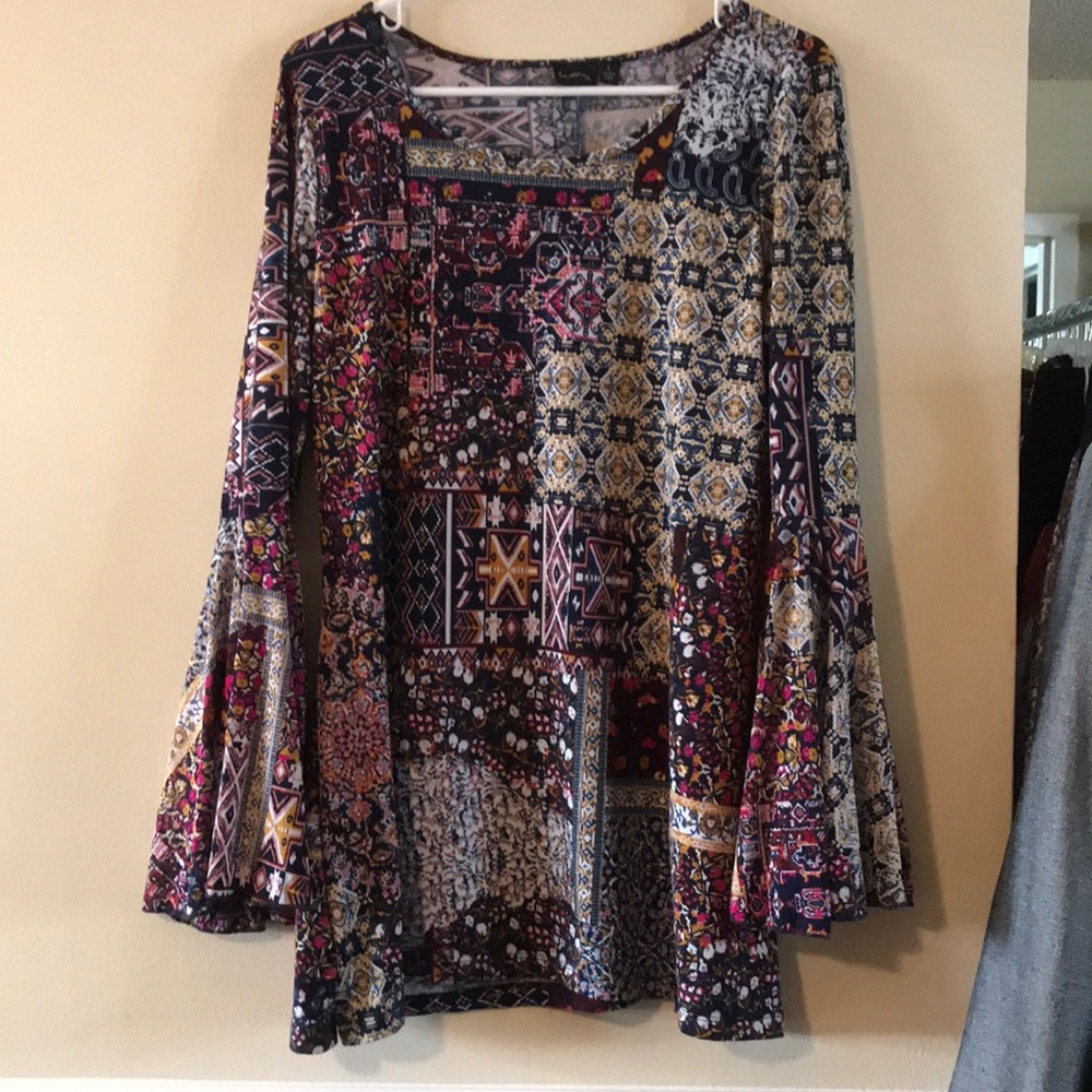 La Vanya Bell sleeve Top